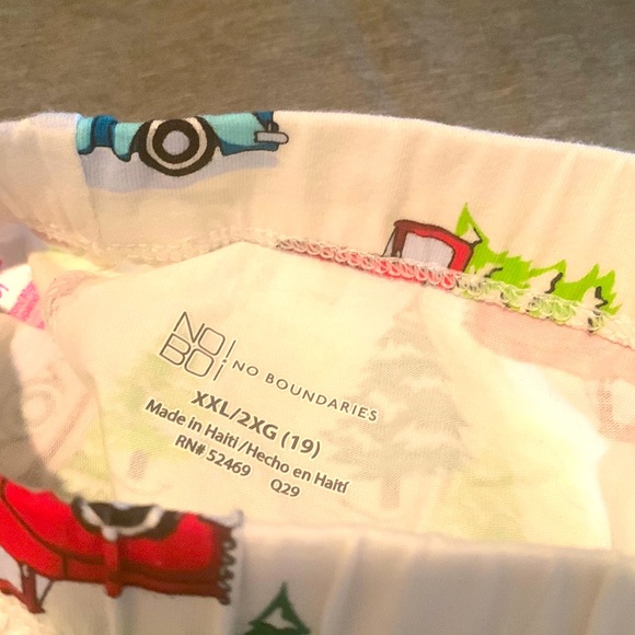 NWT NO BOUNDARIES Christmas pajamas - Picture 3 of 3
